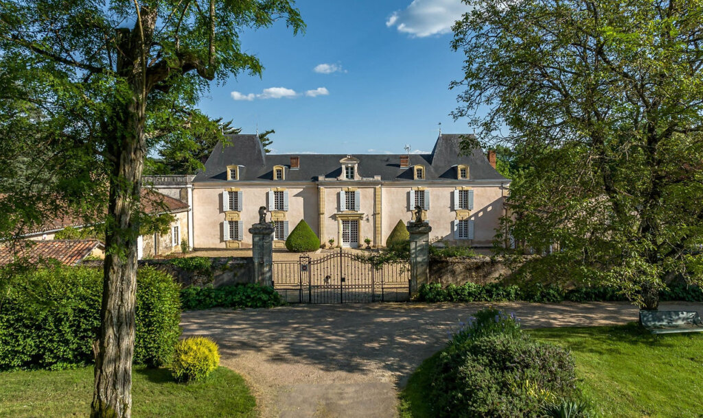 DJI 0012 Chateau de la Pommerie Napoleon Museum DeclicDecol